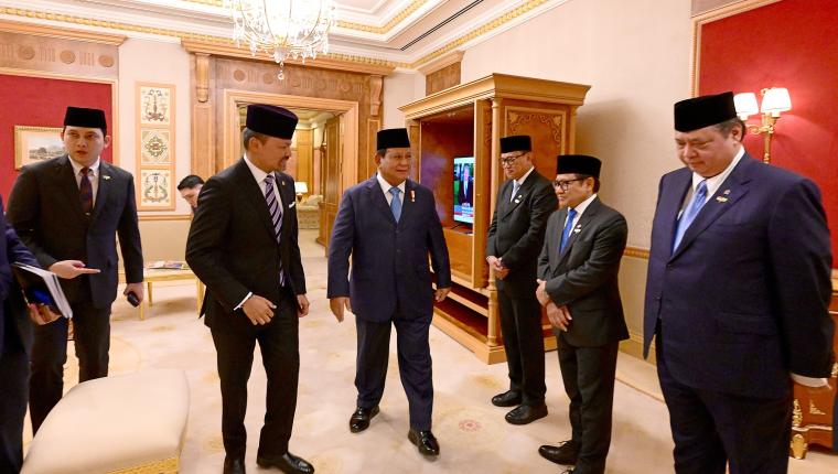 Putra Mahkota Brunei Jemput Presiden Prabowo Menuju Istana Nurul Iman