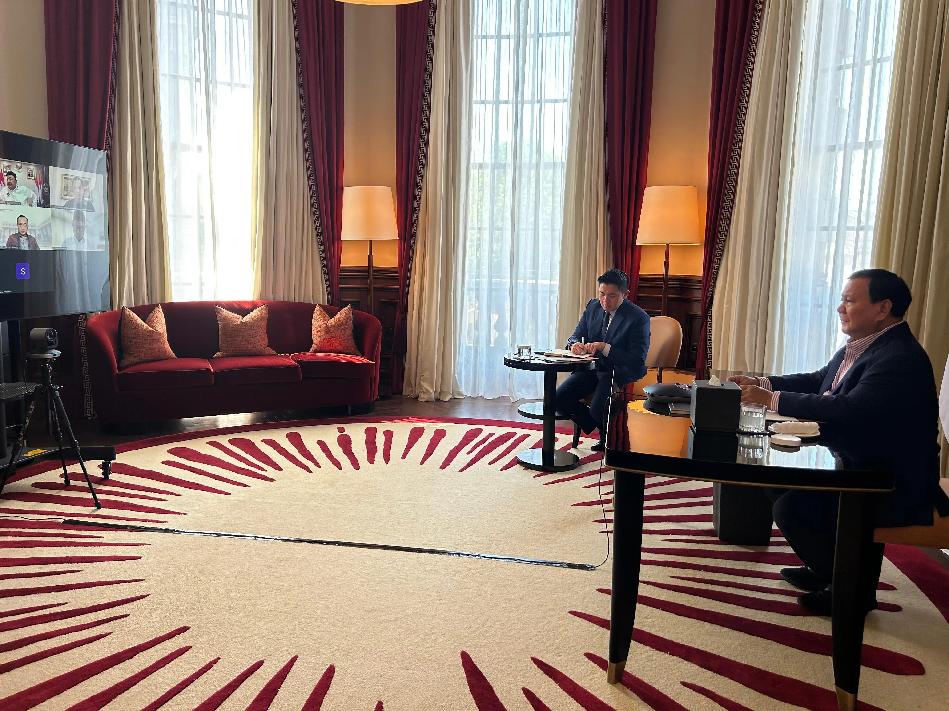 Presiden Prabowo Pimpin Rapat Terbatas Bahas Penegakan Hukum hingga Kesiapsiagaan Cuaca Ekstrem