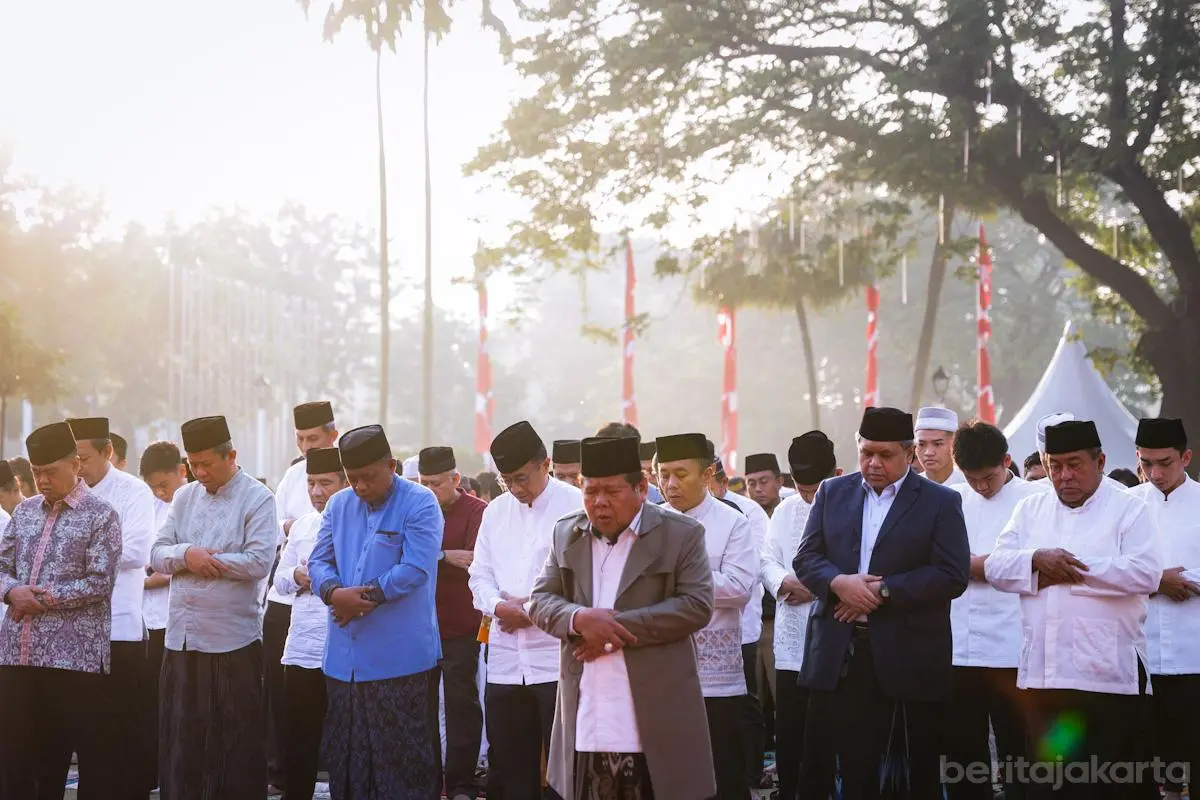 Rano Bersama Warga Salat Iduladha di Balaikota