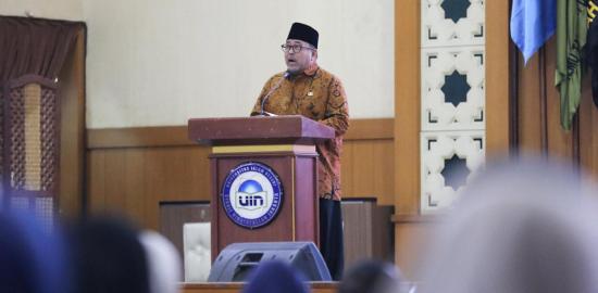 Pemprov DKI Jakarta Serahkan KJMU kepada Mahasiswa Baru