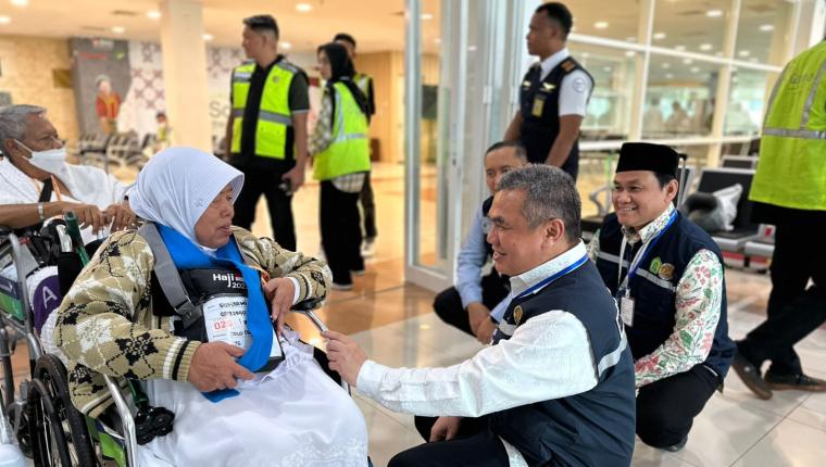 Tinjau Embarkasi Solo, Irjen Kemenag Pastikan Layanan Cepat dan Aman