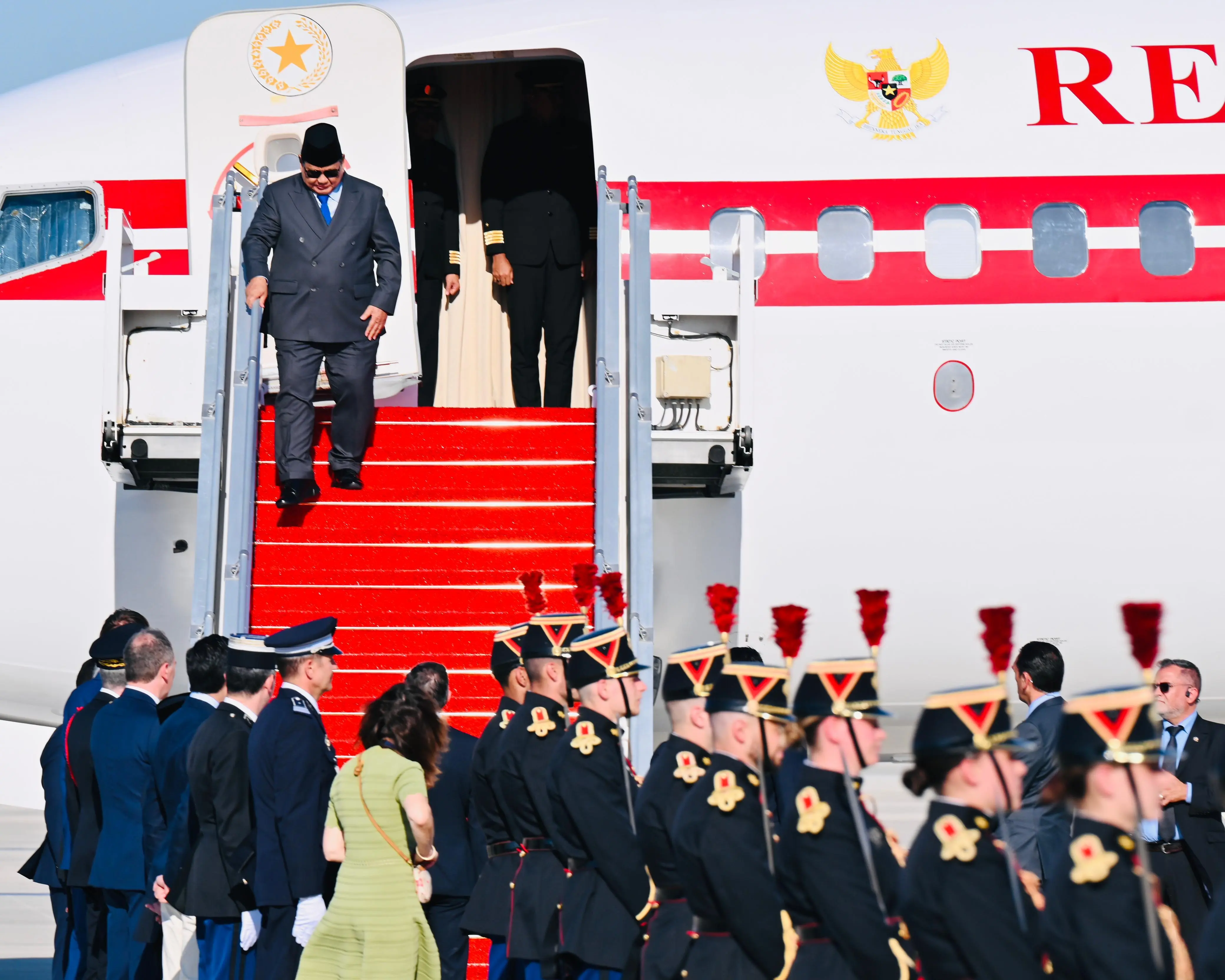 Presiden Prabowo Tiba di Paris untuk Hadiri Bastille Day