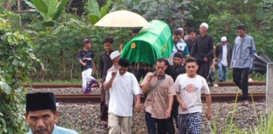 Pemilik Hajatan Tewas Dikeroyok Preman di Purwakarta Dimakamkan