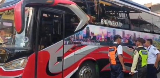 Penumpang KA Bangunkarta Dievakuasi ke Purwokerto dengan Bus