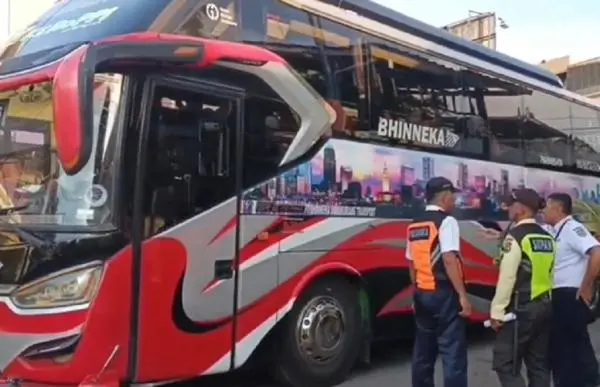 Penumpang KA Bangunkarta Dievakuasi ke Purwokerto dengan Bus