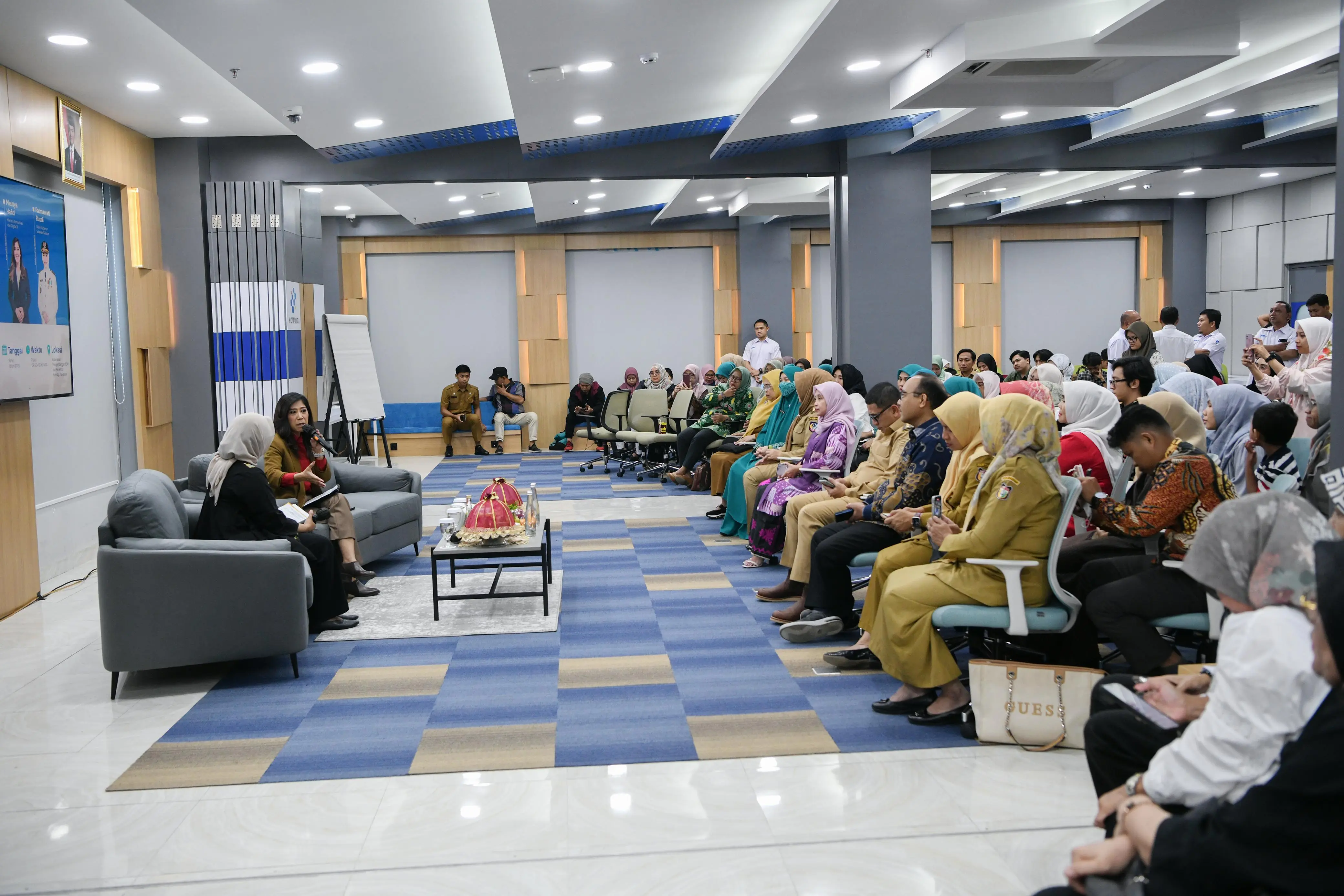 1Meutya Hafid Ajak Warga Sulsel Lindungi Anak dari Bahaya Digital