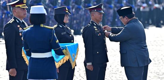 Presiden Prabowo Anugerahkan Tanda Kehormatan kepada Jajaran Polri