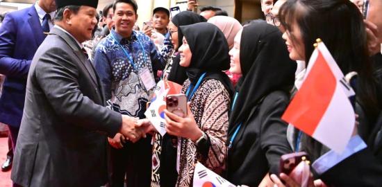 Presiden Prabowo Tiba di Seoul, Disambut Hangat dan Penuh Kebanggaan oleh Diaspora Indonesia