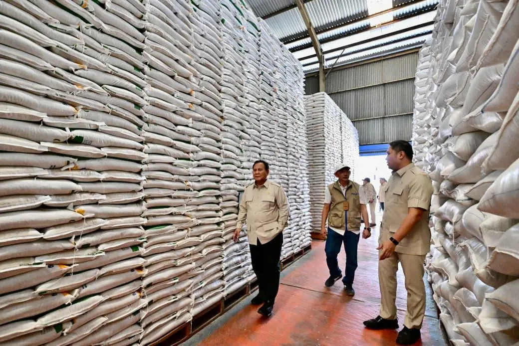 Presiden Prabowo Sidak ke Gudang Bulog Danurejo Magelang, Pastikan Stok Aman