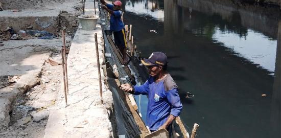 Perbaikan Turap Saluran Phb Warung Jengkol Sudah 90 Persen