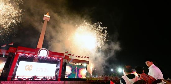 Presiden Prabowo Pimpin Khidmat Upacara Penurunan Bendera Negara Sang Merah Putih di Istana Merdeka