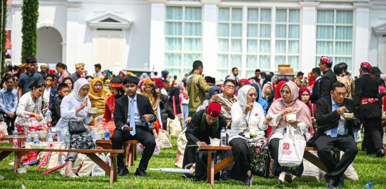 ‘Tabola Bale’ Bikin Istana Merdeka Berpesta, Presiden Prabowo Ikut Bergoyang Bersama Masyarakat