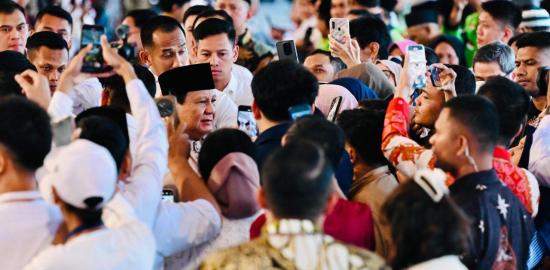 Presiden Prabowo Sambut Ribuan Warga di Istana Kepresidenan Jakarta