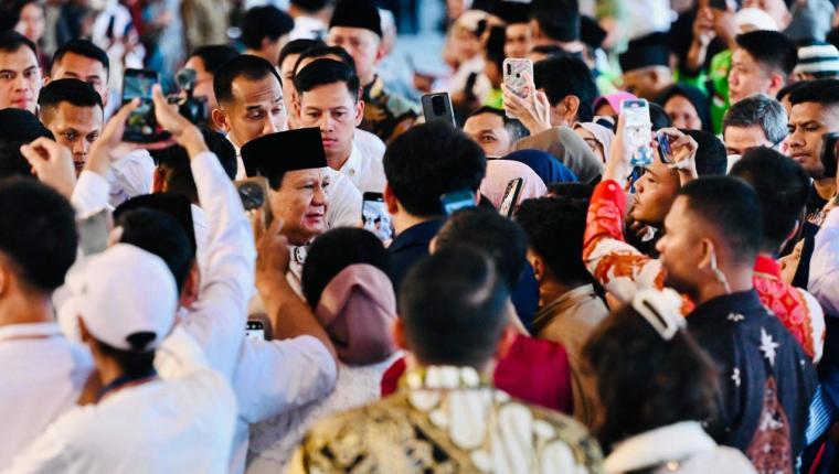 Presiden Prabowo Sambut Ribuan Warga di Istana Kepresidenan Jakarta