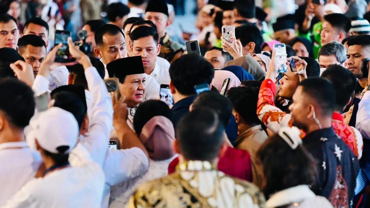 Presiden Prabowo Sambut Ribuan Warga di Istana Kepresidenan Jakarta