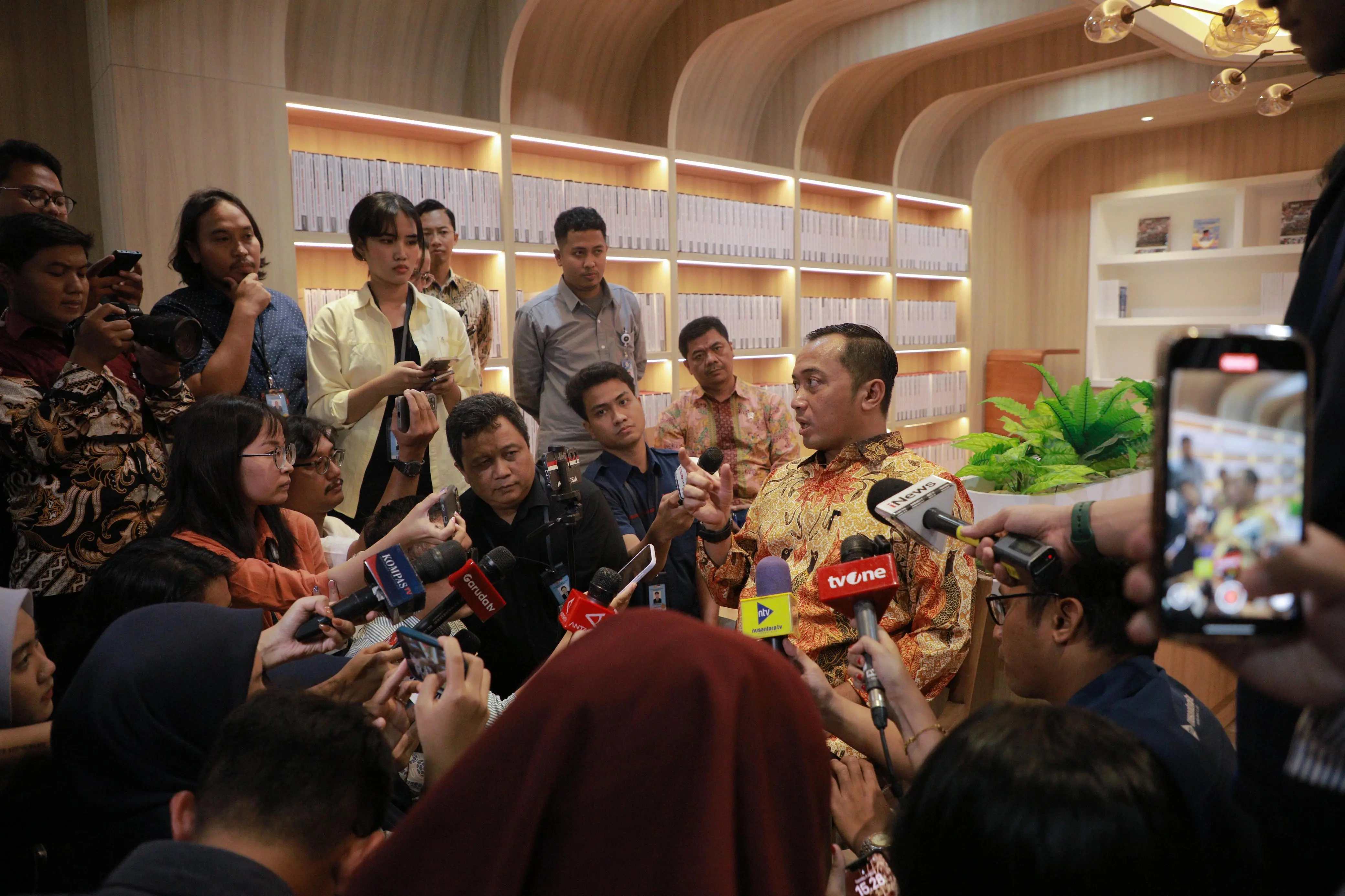 Presiden Prabowo Terima Medali Kehormatan dari Komando Operasi Khusus AS di Istana Merdeka