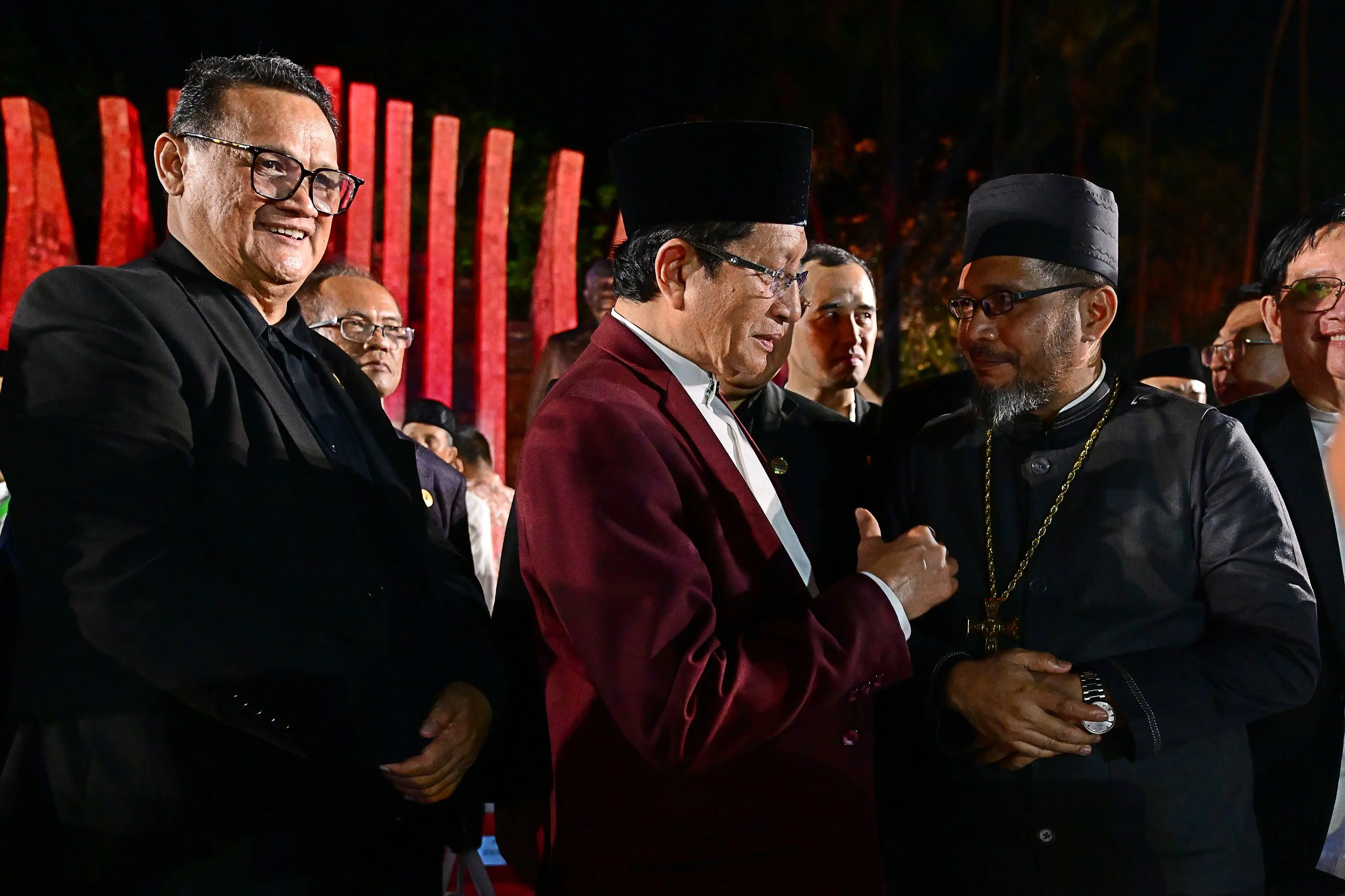 Rapat Terbatas di Hambalang: Presiden Tekankan Percepatan Pembangunan Bandara dan Mitigasi Kebakaran Hutan