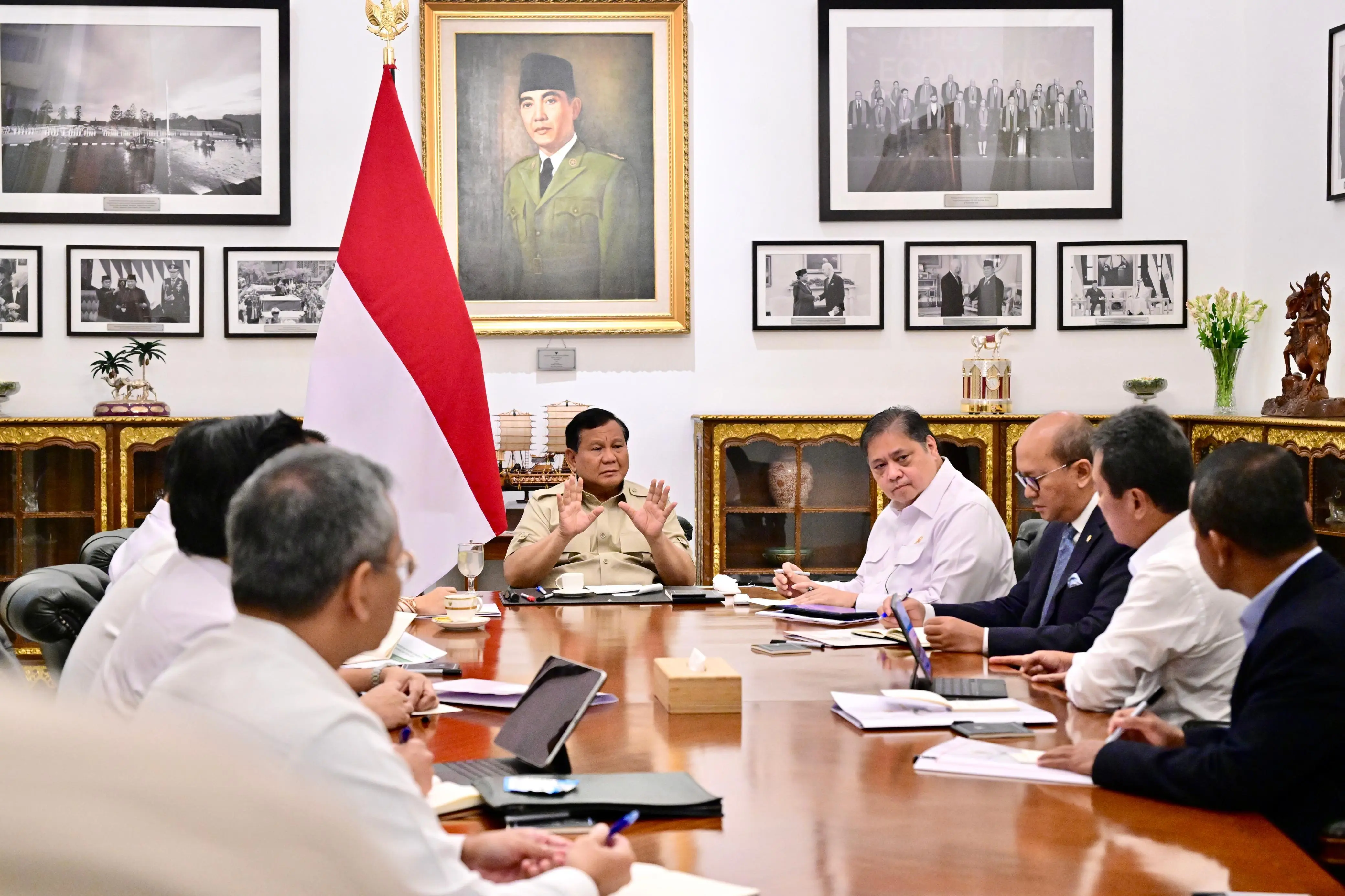 Ratas di Istana Bahas Perpanjangan Insentif Pajak dan Perluasan Jaminan Perlindungan Pekerja