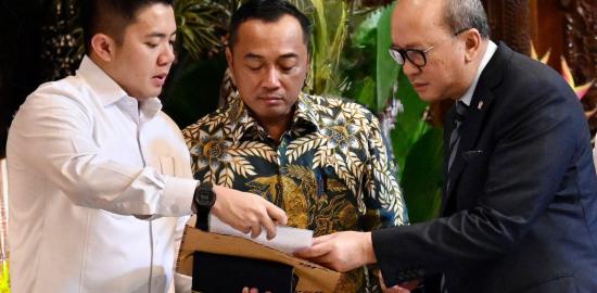 Presiden Prabowo arahkan fokus pada sektor pertanian, ekonomi, dan pendidikan dalam rapat di Kertanegara