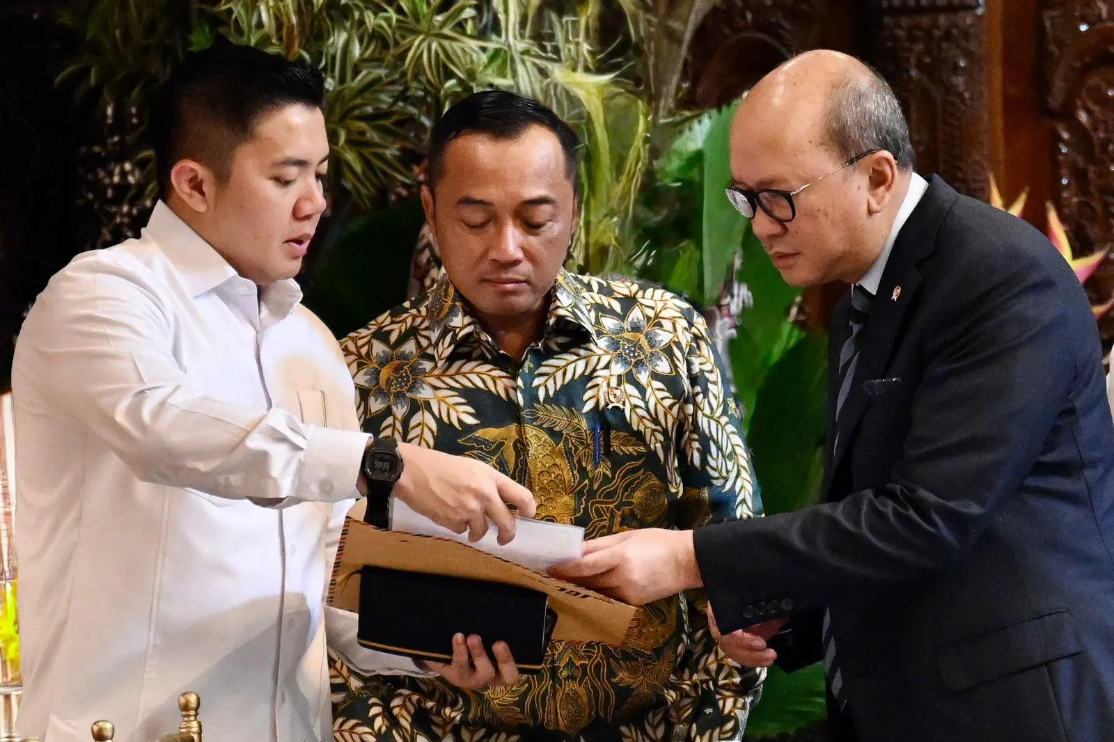Presiden Prabowo arahkan fokus pada sektor pertanian, ekonomi, dan pendidikan dalam rapat di Kertanegara
