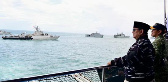 Presiden Prabowo saksikan demo laut TNI AL di Teluk Jakarta