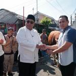Wagub Rano Serahkan Sapi Kurban di RT Viral Kebayoran Baru