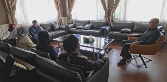 Baru Kenal Sehari Lewat WhatsApp, Siswi SMP Kota Bandung Alami Rudapaksa dan Penganiayaan