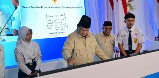 Presiden Prabowo Resmi Luncurkan Program Digitalisasi Pembelajaran untuk Indonesia Cerdas di 38 Provinsi