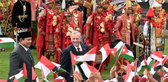 Dari Sorak Pelajar hingga Pesan Harapan: Cerita di Balik Penyambutan Raja Yordania