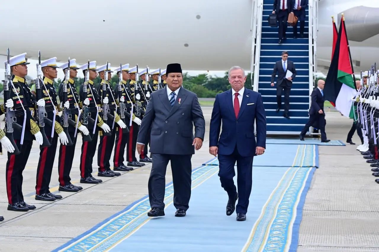 Presiden Prabowo Sambut Langsung Ketibaan Raja Abdullah II ibn Al Hussein di Jakarta