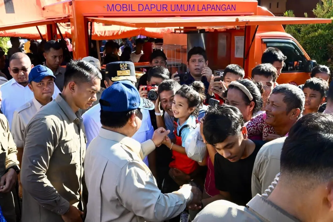 Warga Sambut Antusias Kunjungan Presiden di Posko Pengungsian Padang Pariaman