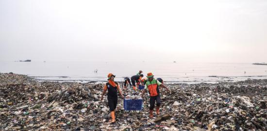 Pramono Minta Sampah di Muara Angke Rutin Dibersihkan