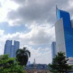 Cuaca Cerah dan Awan Tebal Selimuti Langit Jakarta