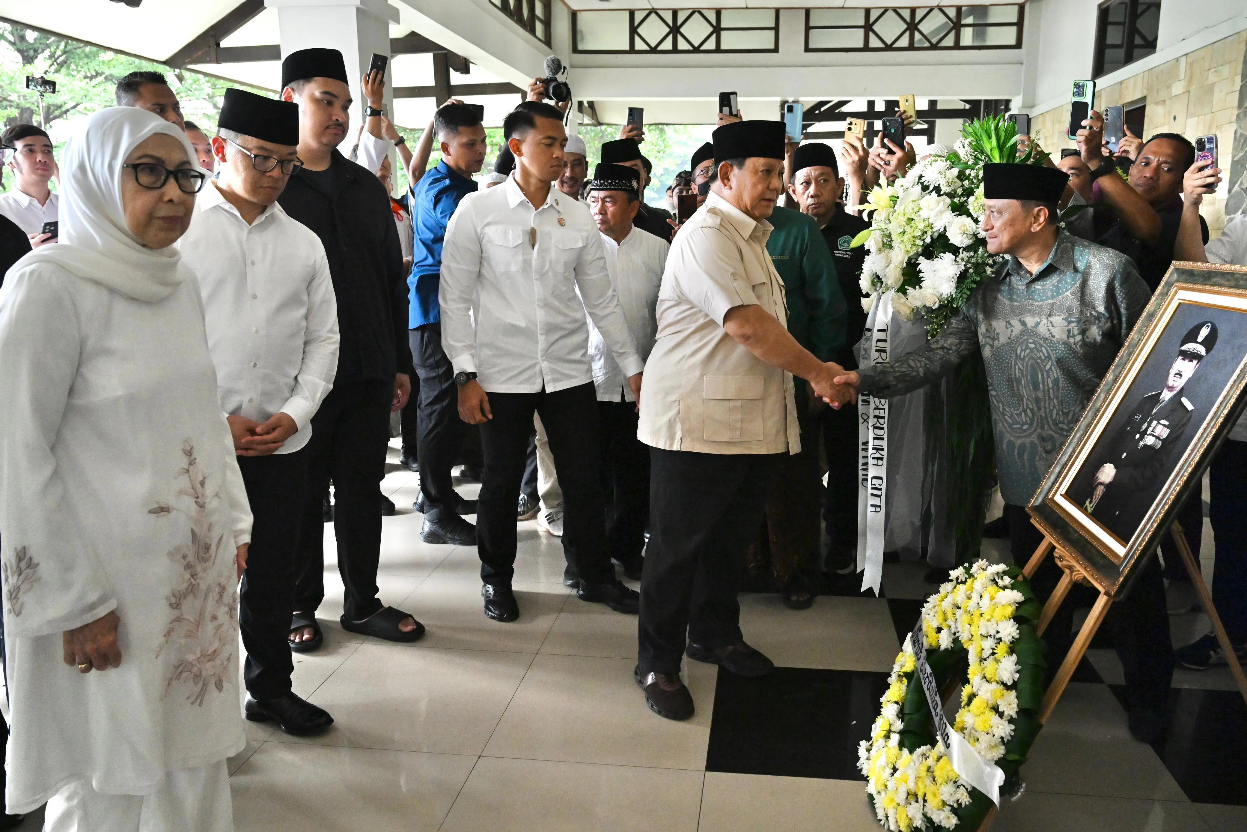 Presiden Prabowo Melayat Almarhum Eddie Mardjoeki Nalapraya