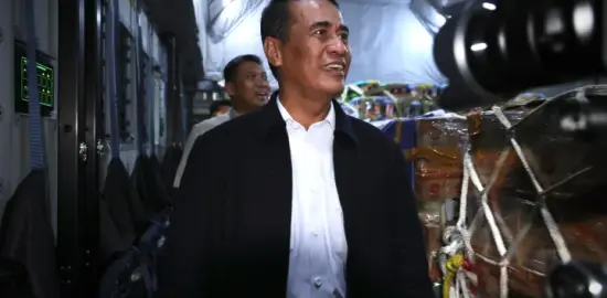 Mentan Amran Lepas Pengiriman Bantuan Banjir Sumatra dari Lanud Halim