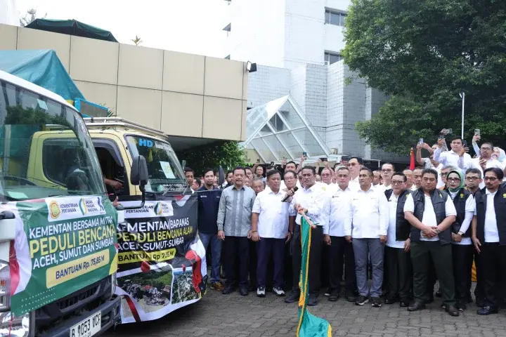 Mentan Amran Pastikan Bantuan Cepat Tersalurkan Lewat Armada Laut dan Udara