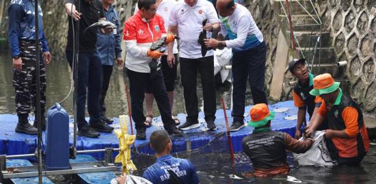 Pemprov DKI Gelar Penangkapan Ikan Sapu-Sapu untuk Jaga Ekosistem Jakarta