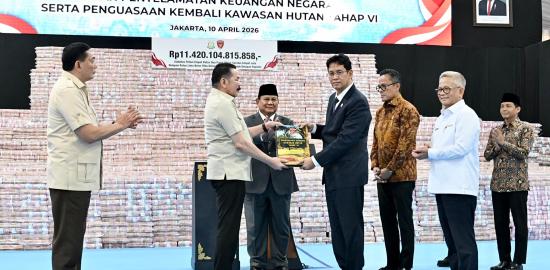 Presiden Prabowo Saksikan Penyerahan Rp11,42 Triliun dan Ratusan Ribu Hektare Lahan Hasil Penyelamatan ke Negara