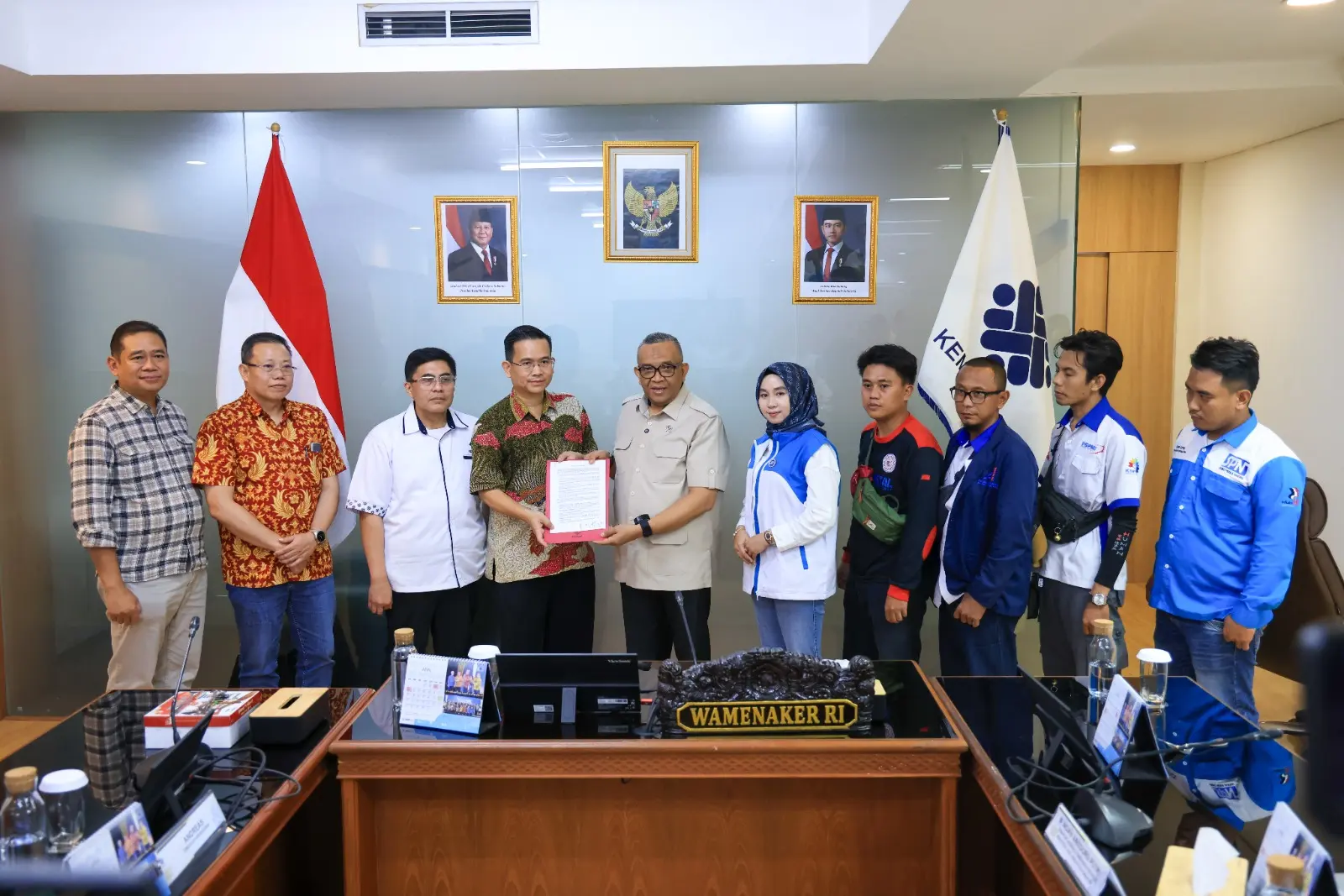 Wamenaker Bertindak Cepat Atas Permasalahan Kerja di Hari Libur Nasional Wajib Bayar Lembur