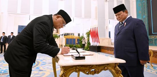 Presiden Prabowo Lantik Hanif Faisol Nurofiq, Mohammad Jumhur Hidayat, dan Hasan Nasbi