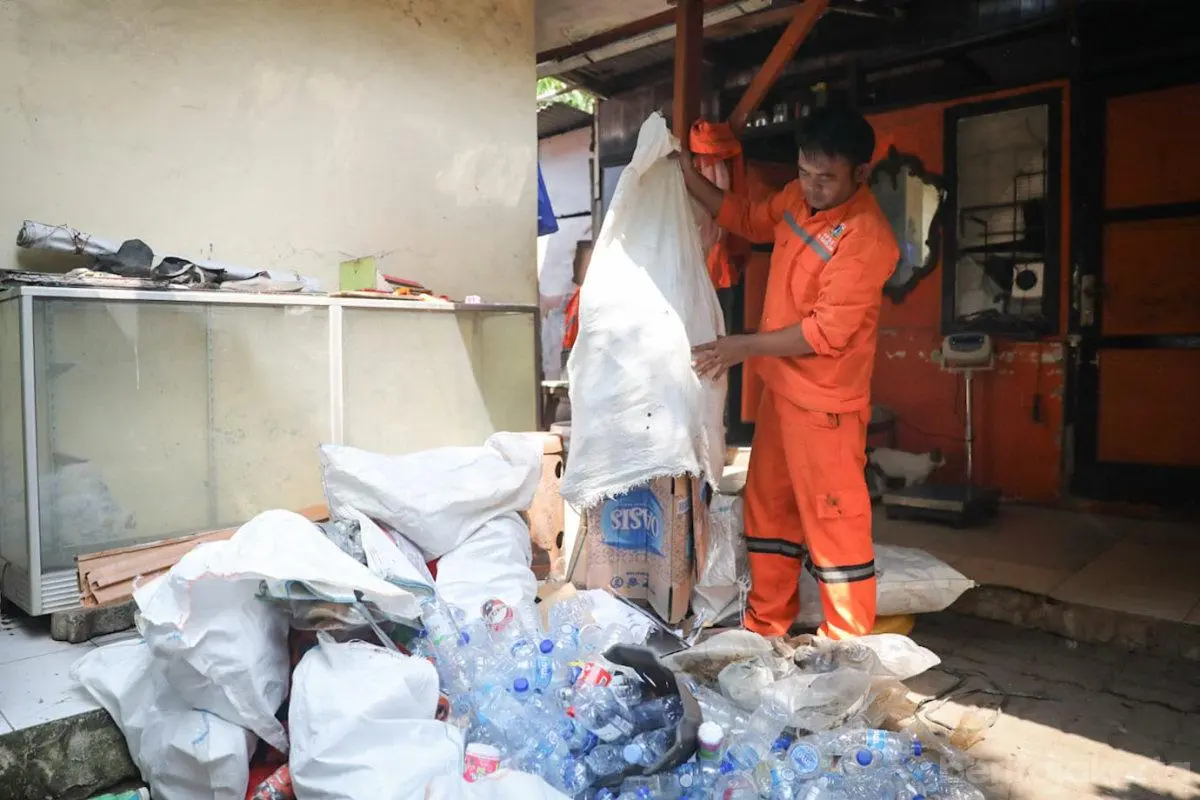 Program Bank Sampah Sekolah Diperkuat di Pejaten Barat