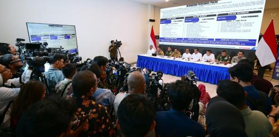 Pemerintah Pastikan Bantuan Sosial dan Logistik Tersalurkan Cepat bagi Korban Bencana di Sumatra