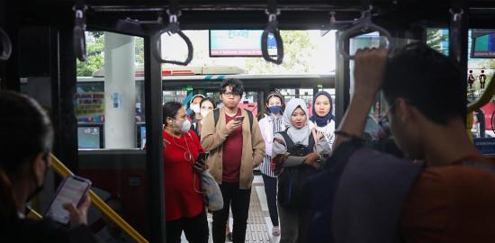 Masih Kaji Tarif Transjakarta, Pramono Pastikan Prioritaskan Kepentingan Masyarakat