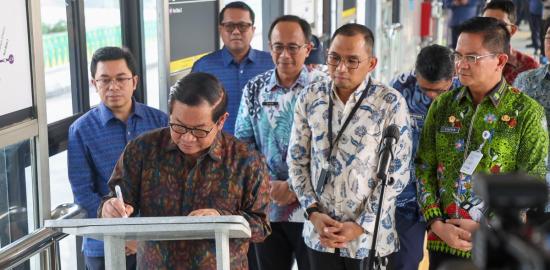 Resmikan Halte Swadharma Paragon, Pramono Dorong Skema Pembiayaan Kreatif dengan Swasta