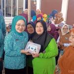 PKK DKI Distribusikan Daging Kurban ke Warga Kamal