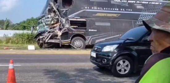 Kecelakaan Maut Bus Tabrak Truk di Tol Cipali, 1 Orang Penumpang Tewas