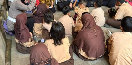 Ditlantas Polda Jabar Salurkan Bantuan Sosial ke Siswa Berkebutuhan Khusus, Di Bandung