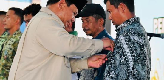 Prabowo Beri Penghargaan Tertinggi bagi Pahlawan Pangan: Dari Menteri hingga Petani Raih Bintang Jasa