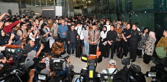 Pemerintah Fasilitasi Evakuasi Bertahap 32 WNI dari Iran