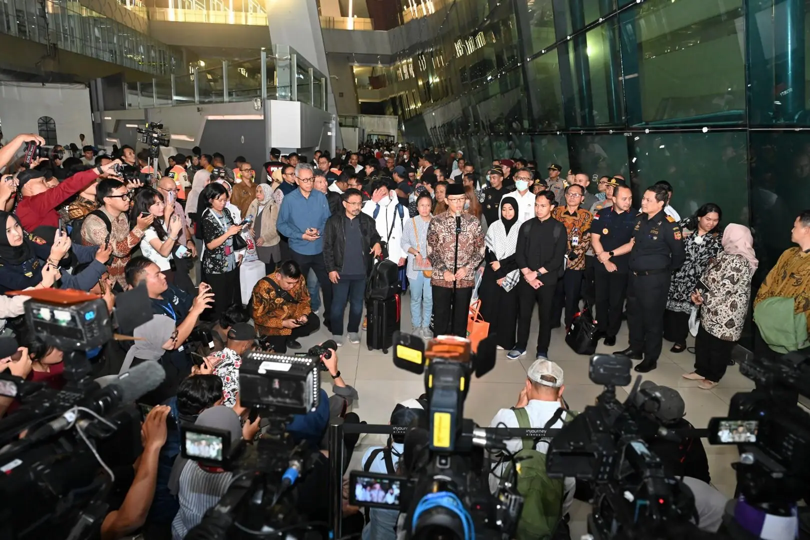 Pemerintah Fasilitasi Evakuasi Bertahap 32 WNI dari Iran